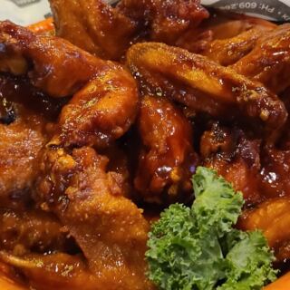 This New Jersey Wing Spot Turns All-You-Can-Eat Dinner Into a Flavor Hunt