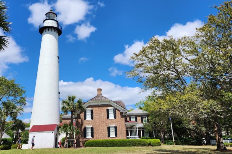 13 Haunted American Lighthouses With Ghost Stories That Refuse to Fade