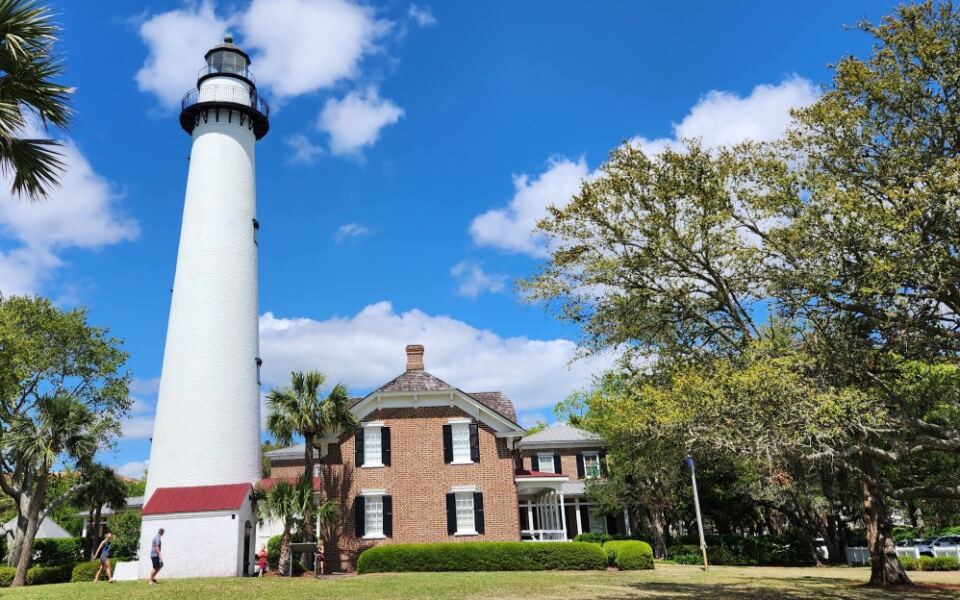 13 Haunted American Lighthouses With Ghost Stories That Refuse to Fade