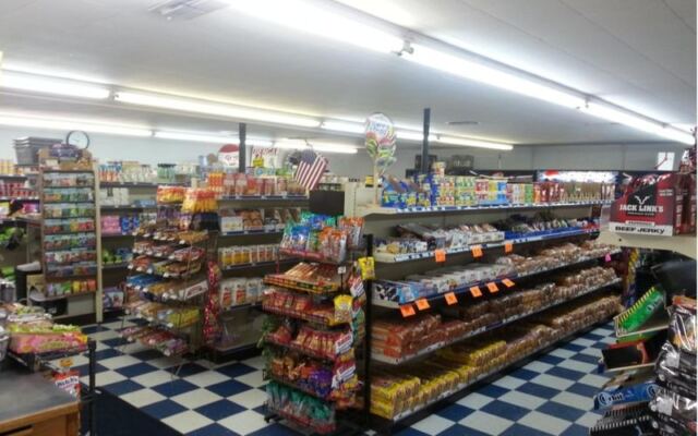 This Family-Owned Louisiana Country Store Cuts Your Meat Fresh And Grills Your Burger To Order At The Counter