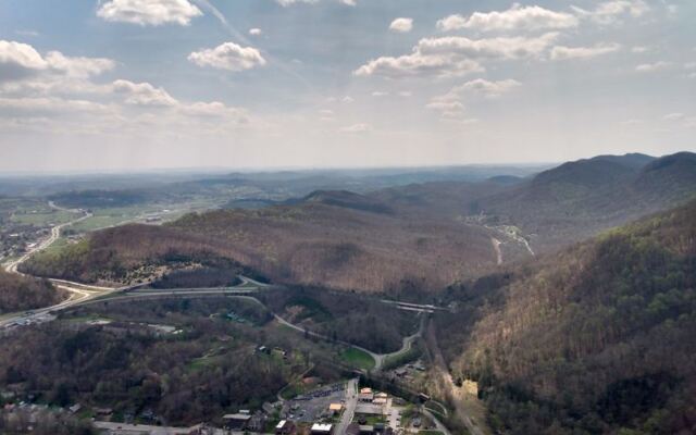 Most Tennesseans Have No Idea Cumberland Gap Hides a Free Cave Tour Worth the Drive