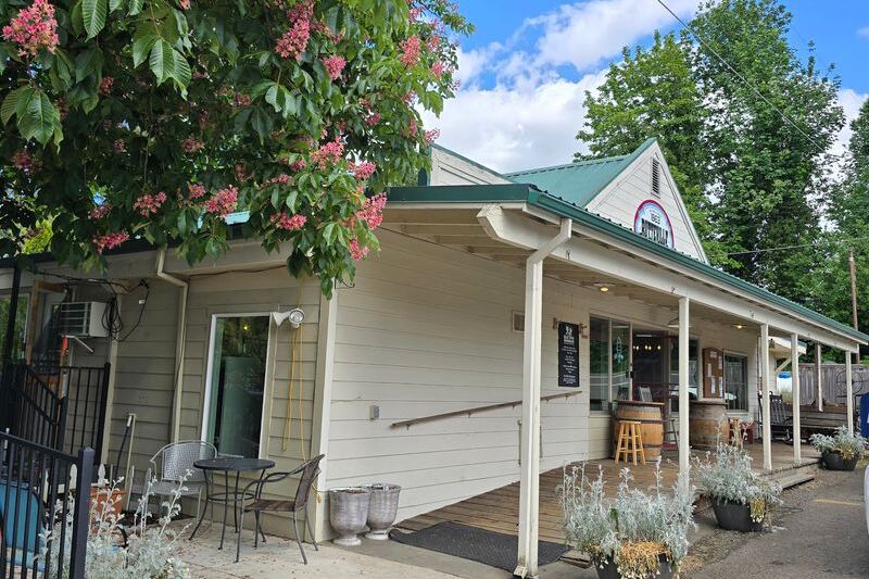 This 1800s Oregon General Store Hides Ice Cream, Pastries, and Live Music Behind Its Doors