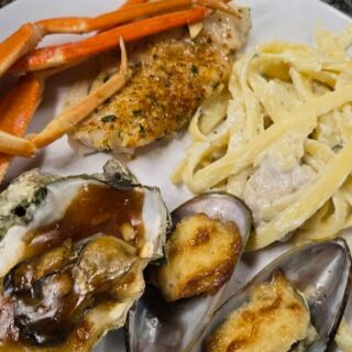 This Washington Seafood Buffet Keeps the Crab Legs Endless, With Lobster and 40 Kinds of Sushi on the Side
