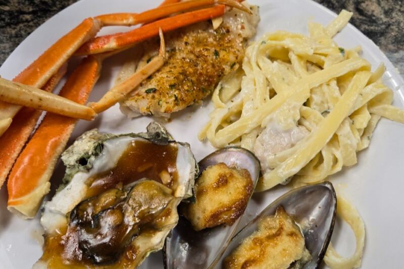 This Washington Seafood Buffet Keeps the Crab Legs Endless, With Lobster and 40 Kinds of Sushi on the Side