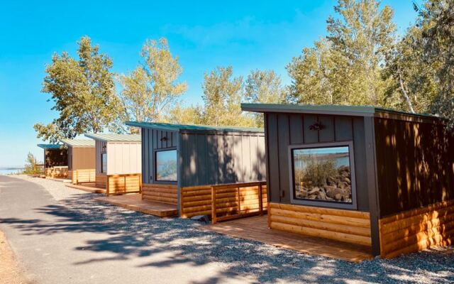 This Oregon Riverside Lodge Rents Rustic Cabins Where Breakfast Is Served Steps From Your Door