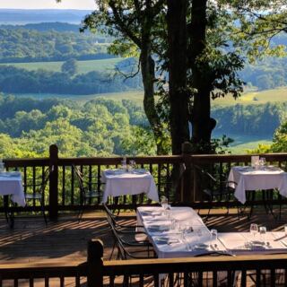 11 Beautiful Missouri Wineries Perfect for a Relaxing Afternoon