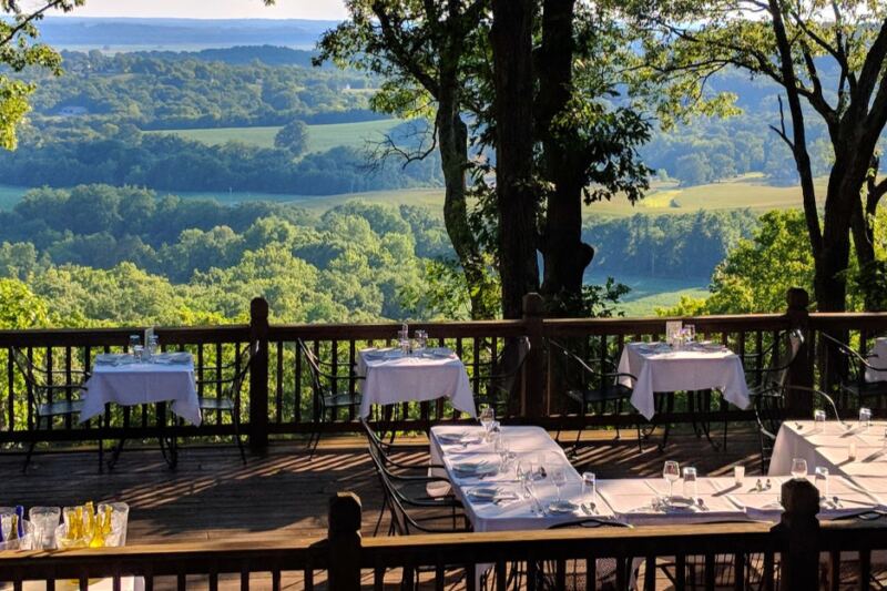 11 Beautiful Missouri Wineries Perfect for a Relaxing Afternoon