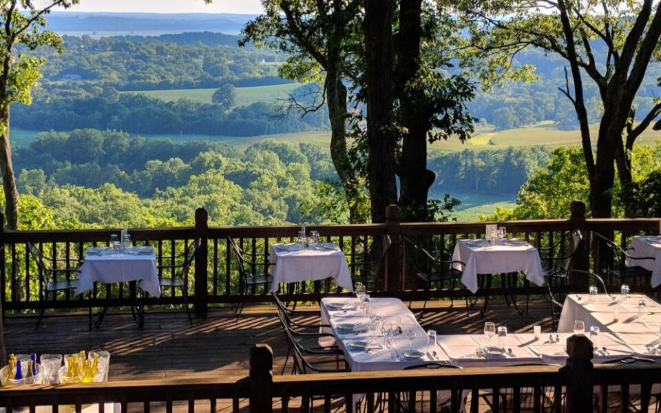 11 Beautiful Missouri Wineries Perfect for a Relaxing Afternoon