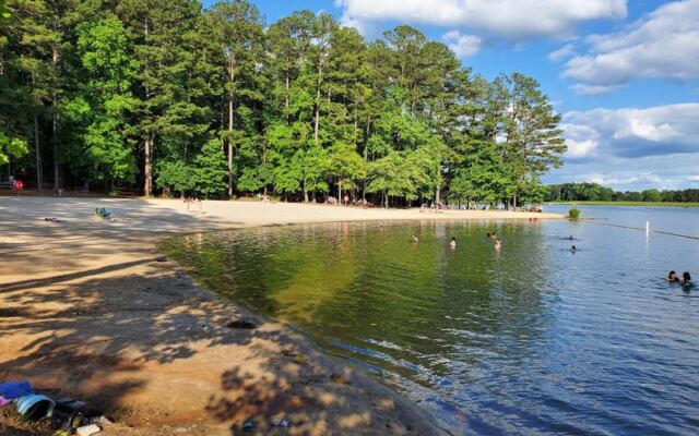 Georgia’s 260-Acre Lake Beach Wins Over First-Time Visitors With Its Clean Water and Peaceful Shoreline