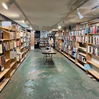 Collectors Plan Whole Road Trips Around Chicago’s Massive Used Bookstore Where Shelves Never Seem To End