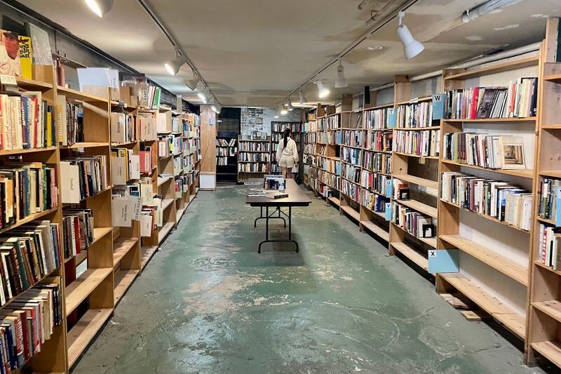 Collectors Plan Whole Road Trips Around Chicago’s Massive Used Bookstore Where Shelves Never Seem To End