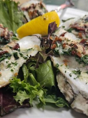 We Ranked 11 of the Lowcountry’s Best Seafood Restaurants and These Are the Ones Worth the Drive