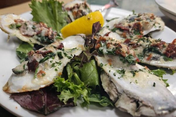 We Ranked 11 of the Lowcountry’s Best Seafood Restaurants and These Are the Ones Worth the Drive