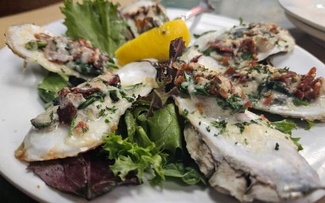We Ranked 11 of the Lowcountry’s Best Seafood Restaurants and These Are the Ones Worth the Drive