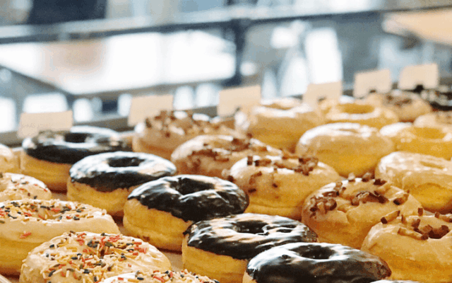 Tennessee’s Little Donut Shop Has Fed Three Generations of Knoxville Families Before Sunrise