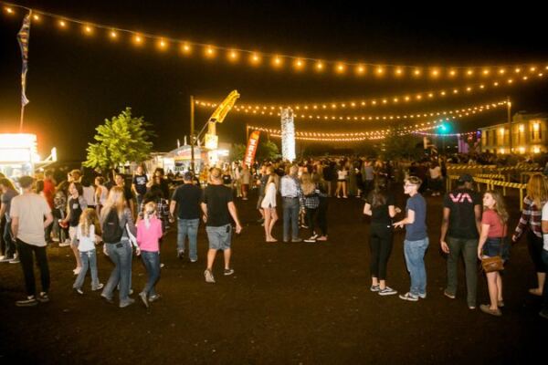 Arizona’s Festival-Style Haunt Packs Chainsaw Scares, a 3D Clown House, and Axe Throwing Into One Night