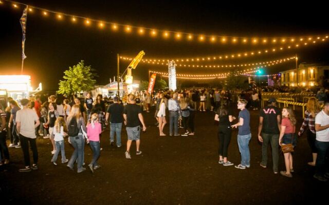 Arizona’s Festival-Style Haunt Packs Chainsaw Scares, a 3D Clown House, and Axe Throwing Into One Night