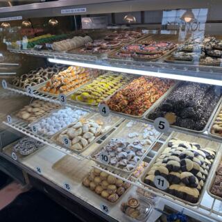 This Old-World Illinois Bakery Still Makes Its Pastries The Slow, Traditional Way