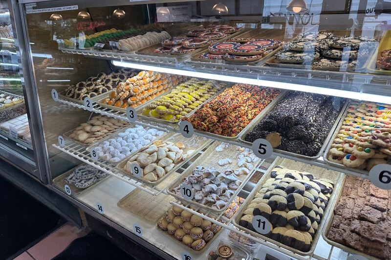 This Old-World Illinois Bakery Still Makes Its Pastries The Slow, Traditional Way