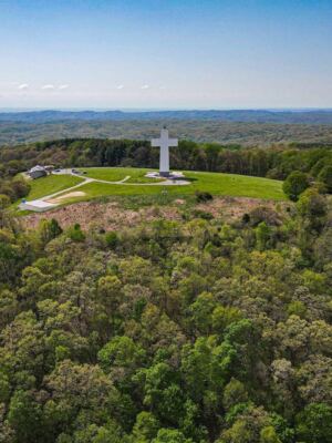 This 111-Foot Cross In Southern Illinois Is Worth The Winding Drive For Three-State Views