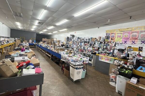 Brand-Name Electronics and Housewares Fill the Bins at This Oklahoma Store, Where a Mystery Box Once Held a 3D Printer