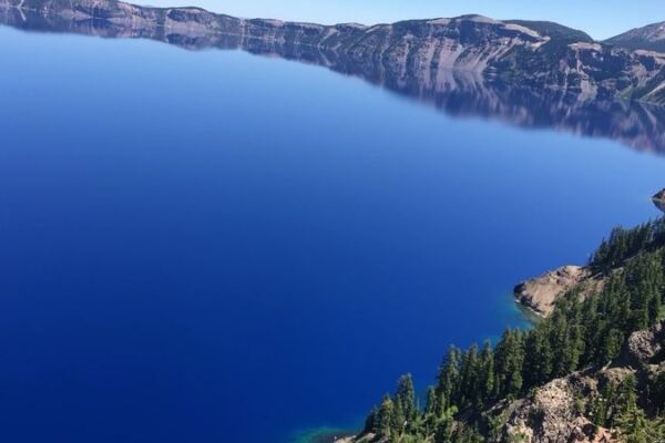 This Oregon Lake Has No Rivers Feeding or Draining It, Yet It Never Runs Dry