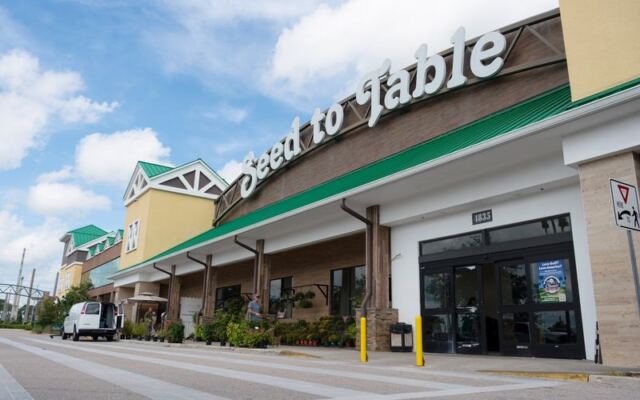 This Giant Florida Farm Market Stocks Produce Picked From Its Own Fields Just a Day Earlier