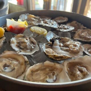 Oyster Season Is Here, and This No-Frills Carolina Beach Bar Is Where North Carolina Locals Pile In for $1.50 Oysters