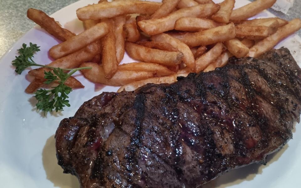 This Small-Town Iowa Restaurant Serves Pork Tenderloins Bigger Than The Bun