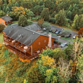 Couples Drive Across Tennessee to This Adults-Only Mountain Lodge Where Quiet Is the Whole Point