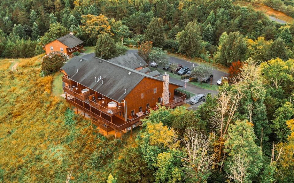 Couples Drive Across Tennessee to This Adults-Only Mountain Lodge Where Quiet Is the Whole Point