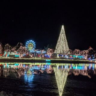 This Tiny Oklahoma Town Wraps an Entire Park in Holiday Lights You Stroll Through for Free