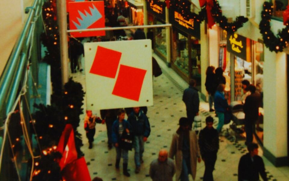 14 Things Teens Did at the Mall That Had Nothing to Do With Shopping