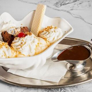 Since 1924, Chicago’s Margie’s Candies Has Been Scooping Sundaes Into Giant Seashell Dishes