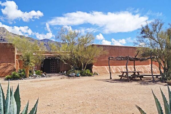 Wander Into Tucson’s Shrine of Santa Rita in the Desert, Where Admission Is Free and Lizard-Topped Statues Hide Everywhere