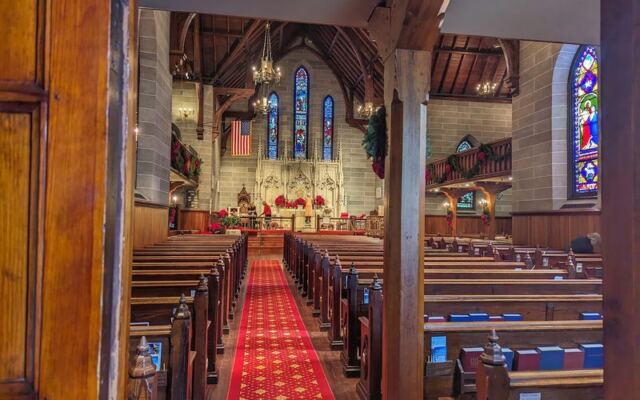 7 North Carolina Churches and Chapels Where Stained Glass Makes You Feel Like You’re in Europe