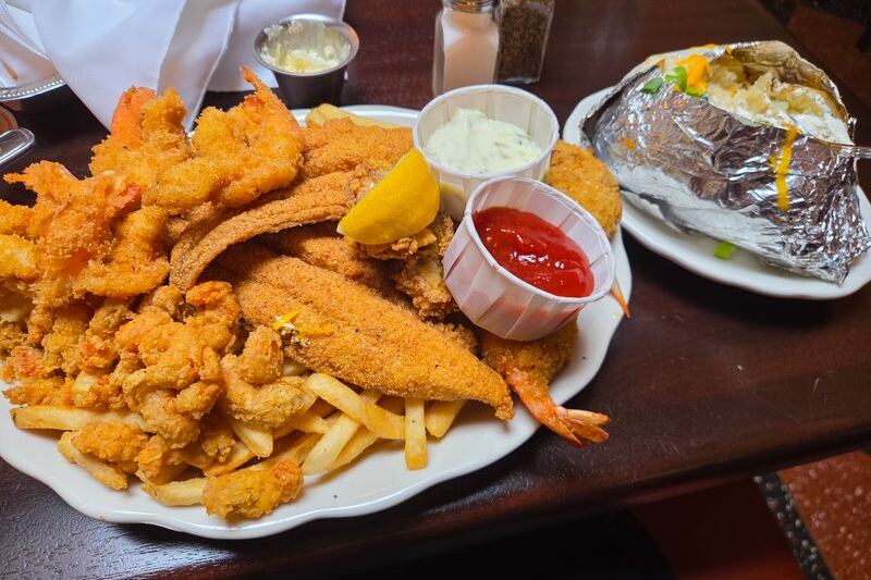 Bring A Friend To This Illinois Fish Fry, Because Nobody Finishes These Portions Solo