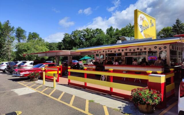 This Is One of the Last Authentic Drive-Ins in Minnesota Where Carhops Still Bring Burgers to Your Window