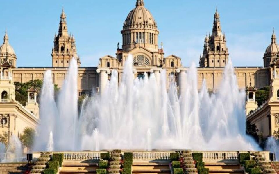 15 Breathtaking Fountains That Turn Water Into a Work of Art
