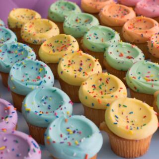 14 Bakeries With Cupcakes People Wait Hours to Buy