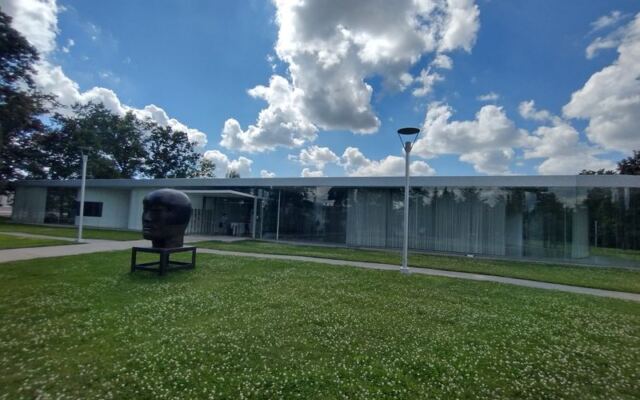 Inside the Glass Pavilion in Toledo, Ohio, Where Free Admission Gets You Live Glassblowing Demos