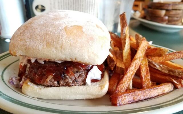 12 Small-Town Illinois Restaurants That Prove The Best Meals Happen Far From Chicago