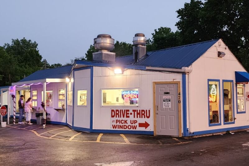 8 Tennessee Hole-in-the-Wall Burger Joints Where a Full Meal Still Costs Less Than $10