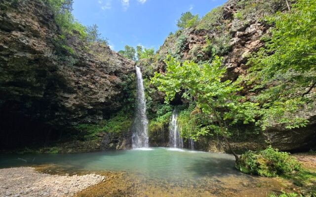 7 Oklahoma Waterfalls You Reach in Under a Mile, Perfect for a Fall Color Drive