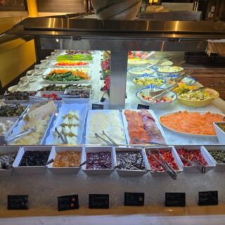 This Minnesota Steakhouse Is One of the Last Still Rolling Out a Giant All-You-Can-Eat Buffet