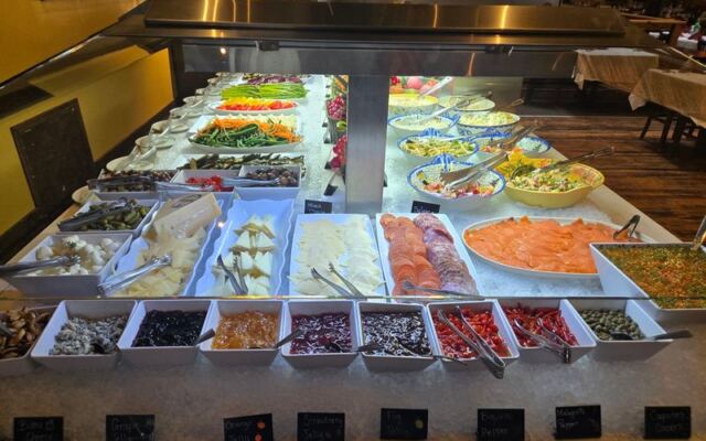 This Minnesota Steakhouse Is One of the Last Still Rolling Out a Giant All-You-Can-Eat Buffet
