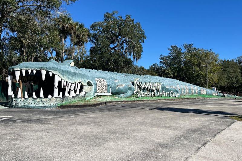 Florida’s Old-School Roadside Gator Park Near Christmas Still Lets You Hold a Baby Alligator