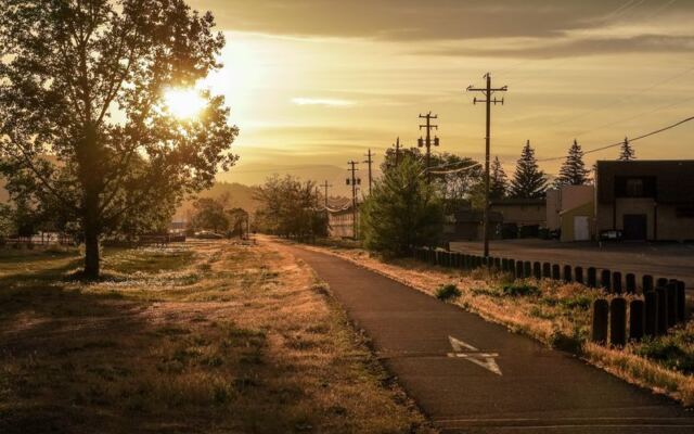 Pedal a Paved Old Railway Line in Oregon Out Through Beautiful Farmland on This State Trail