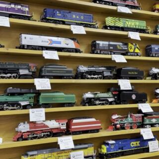 Train Fans Lose Whole Afternoons Inside This Old-School Illinois Hobby Shop Packed With Vintage Engines
