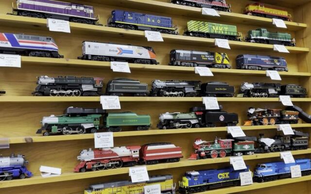 Train Fans Lose Whole Afternoons Inside This Old-School Illinois Hobby Shop Packed With Vintage Engines